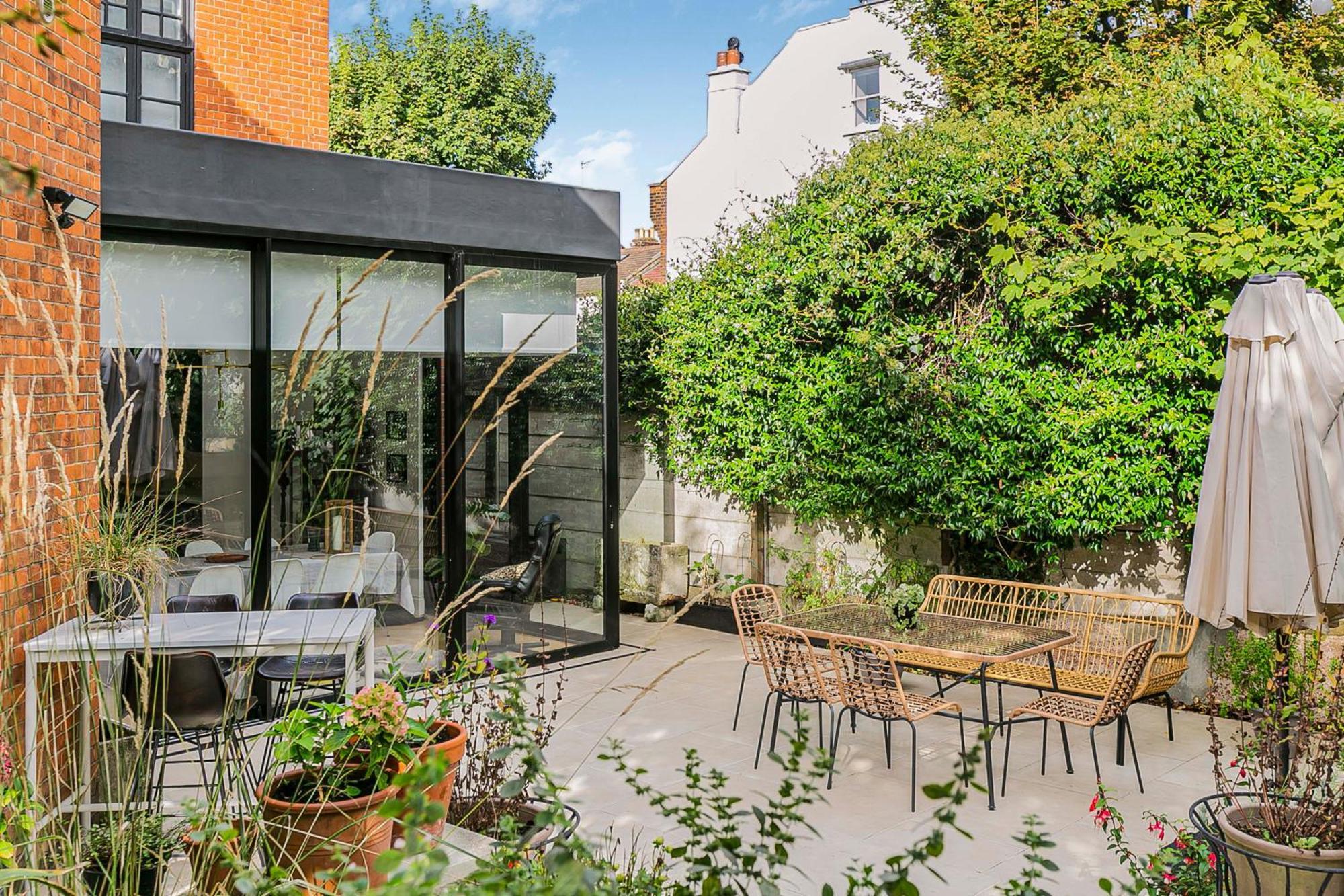 The Vicarage By Hostara Homes, A Luxury 4 Bedroom Designer In Highgate, Perfect For Families And Groups Apartment