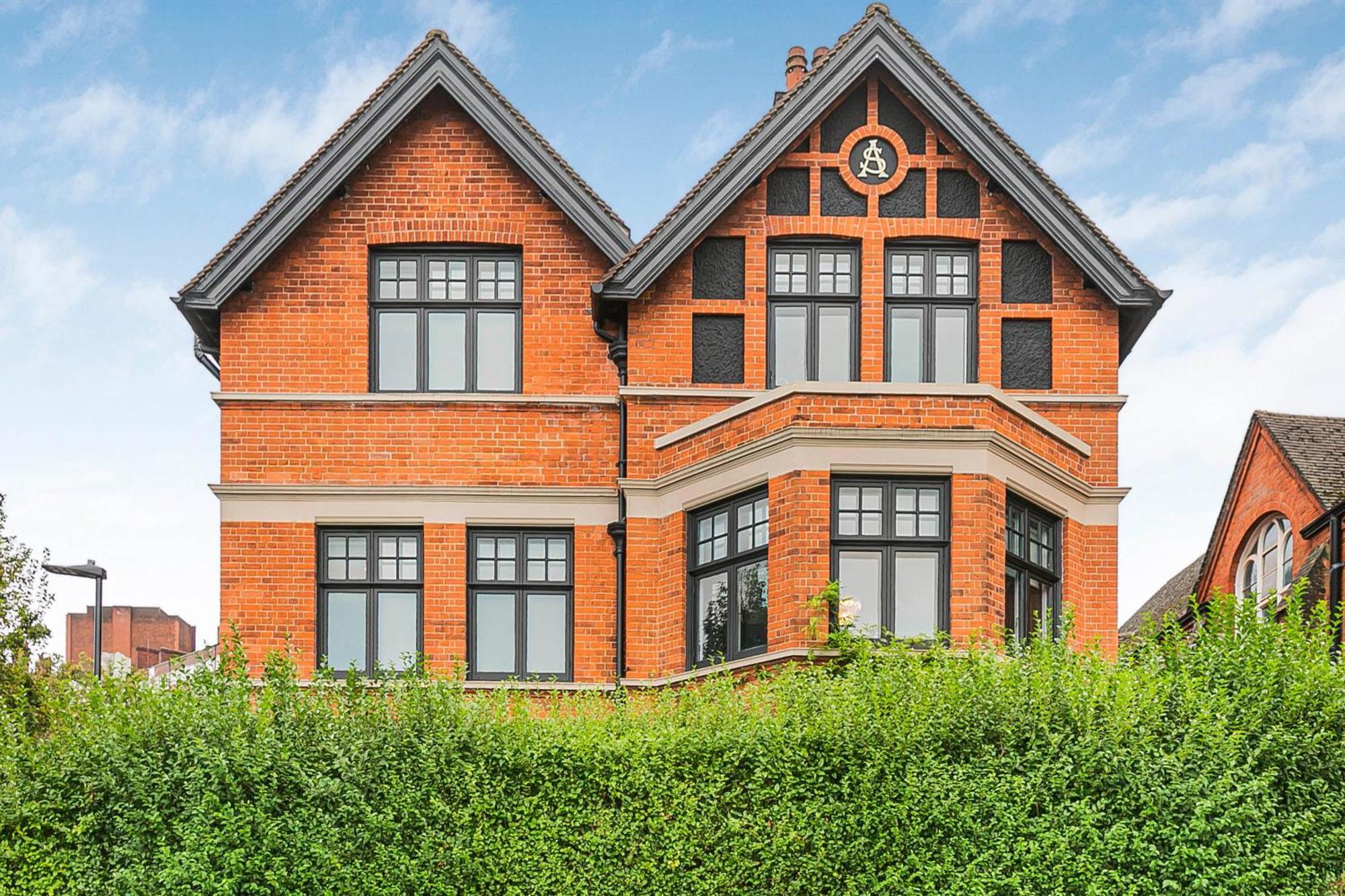 The Vicarage By Hostara Homes, A Luxury 4 Bedroom Designer In Highgate, Perfect For Families And Groups *